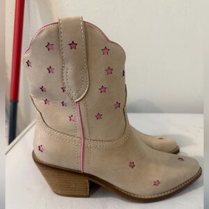 Beige Cowboy Bootie with Pink Star Cutouts and scallop barrel

Never worn.